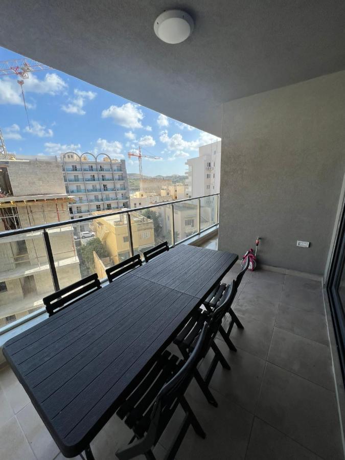 Blue Skies Family Apartment With Terrace St. Paul's Bay Bagian luar foto