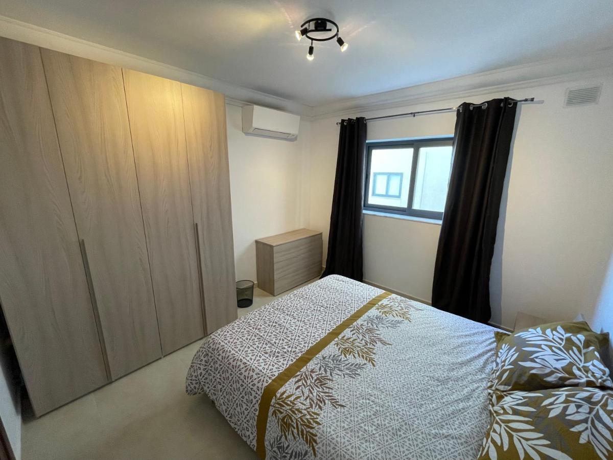 Blue Skies Family Apartment With Terrace St. Paul's Bay Bagian luar foto
